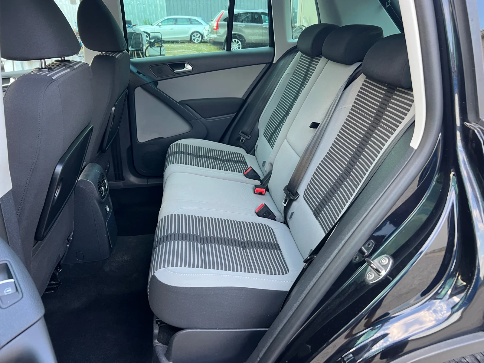 VW Tiguan 2.0TDI-140к.с./4х4/ Автомат/ Панорама/EURO 5, снимка 12 - Автомобили и джипове - 55562375