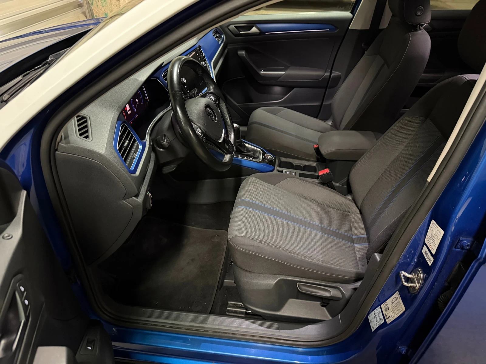 VW T-Roc 2.0TDI/4Motion/Sport line, снимка 8 - Автомобили и джипове - 55595788
