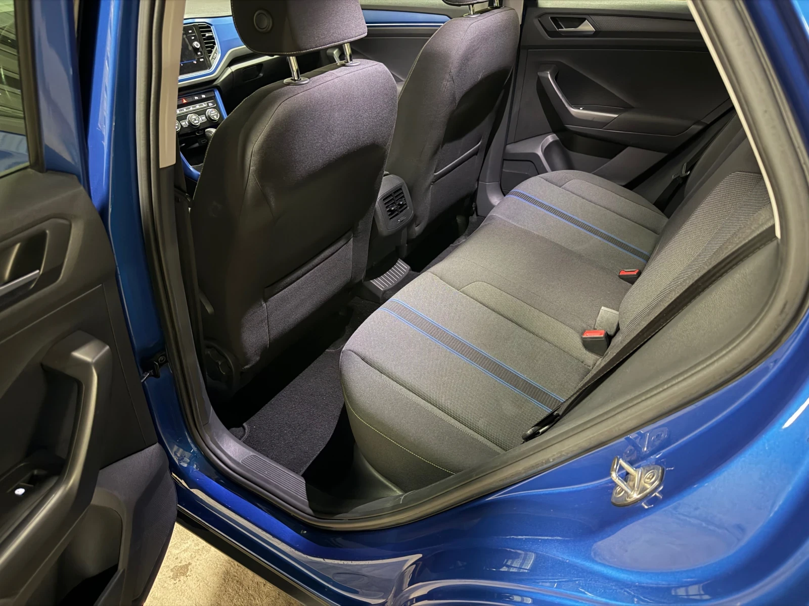 VW T-Roc 2.0TDI/4Motion/Sport line, снимка 13 - Автомобили и джипове - 55595788