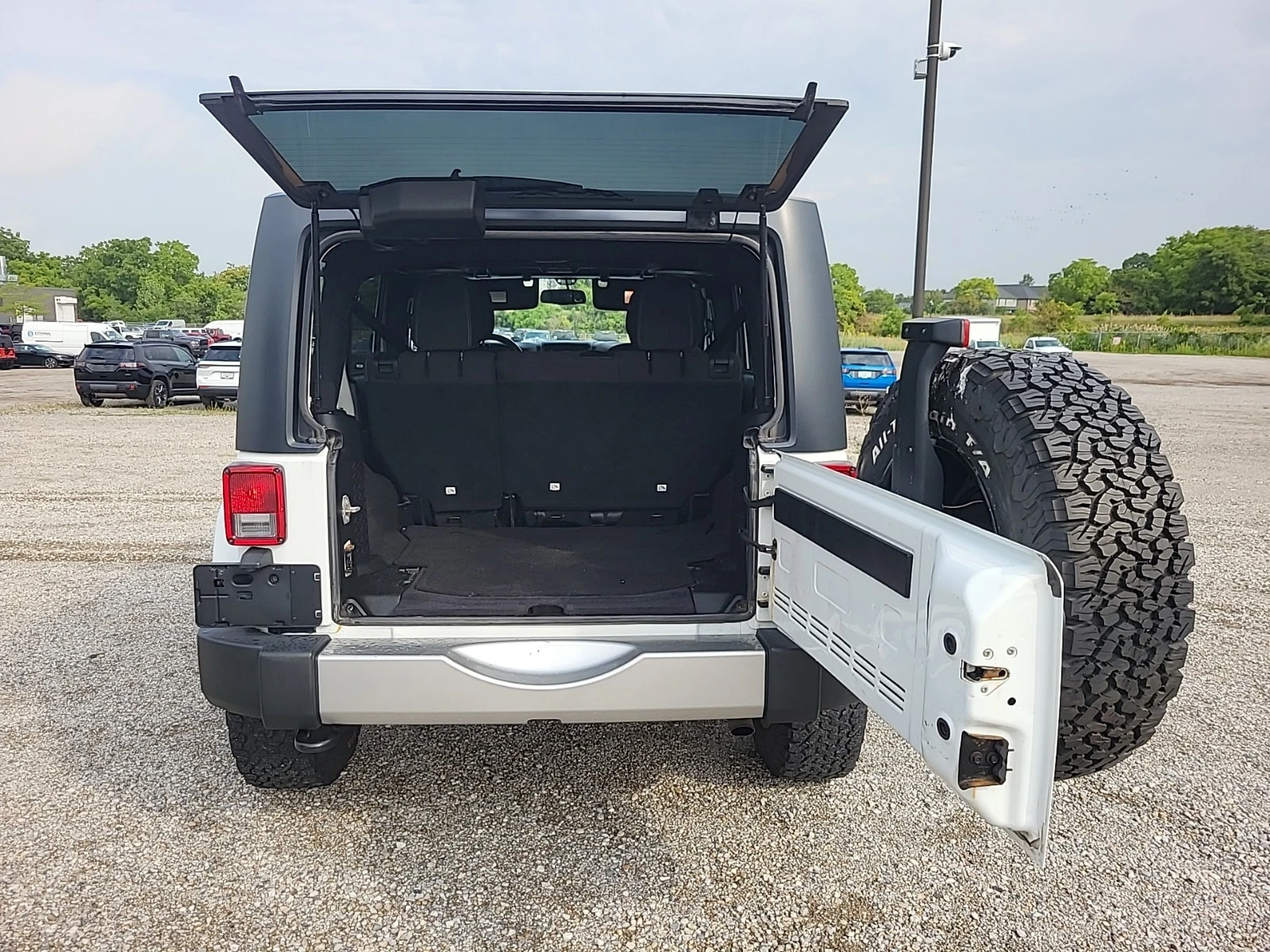 Jeep Wrangler 4x4 Sahara * CARFAX * ��������������� *  | Mobile.bg � ����������� 14