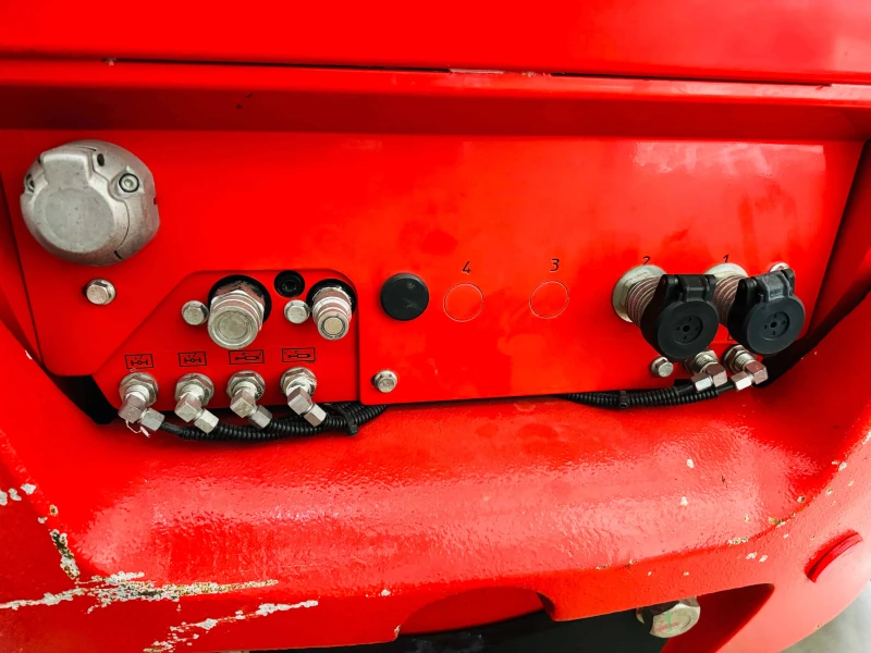 Телескопичен товарач Manitou MLT 840-145 PS+ ELITE, снимка 12 - Селскостопанска техника - 50220468