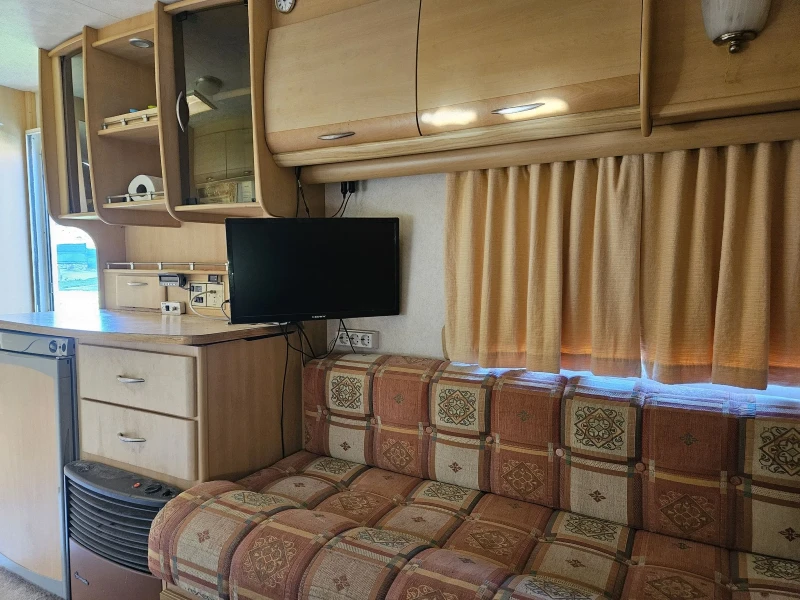 Каравана Coachmen Amara, снимка 10 - Каравани и кемпери - 48004115