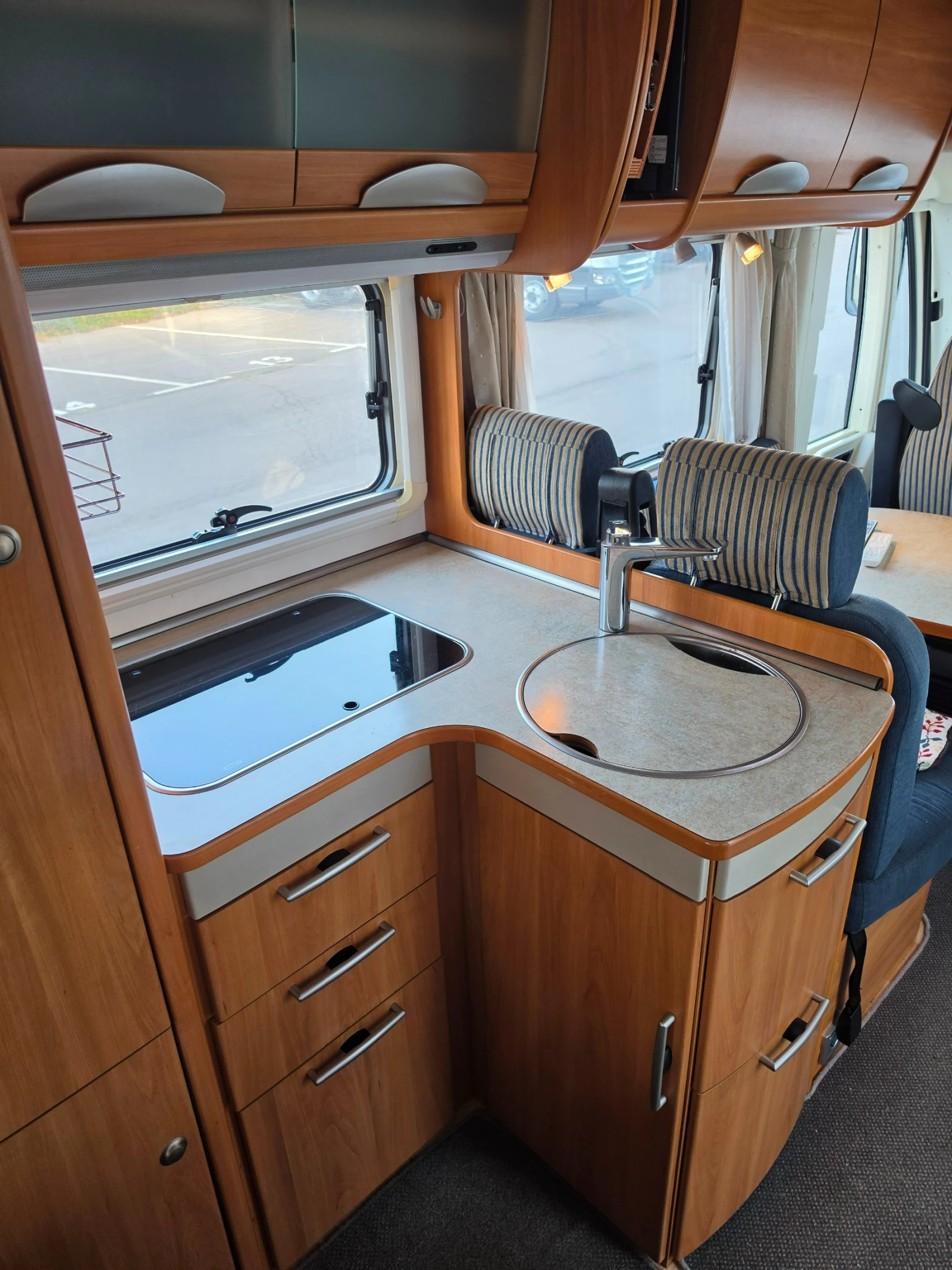 Кемпер HYMER / ERIBA, снимка 14 - Каравани и кемпери - 55987242