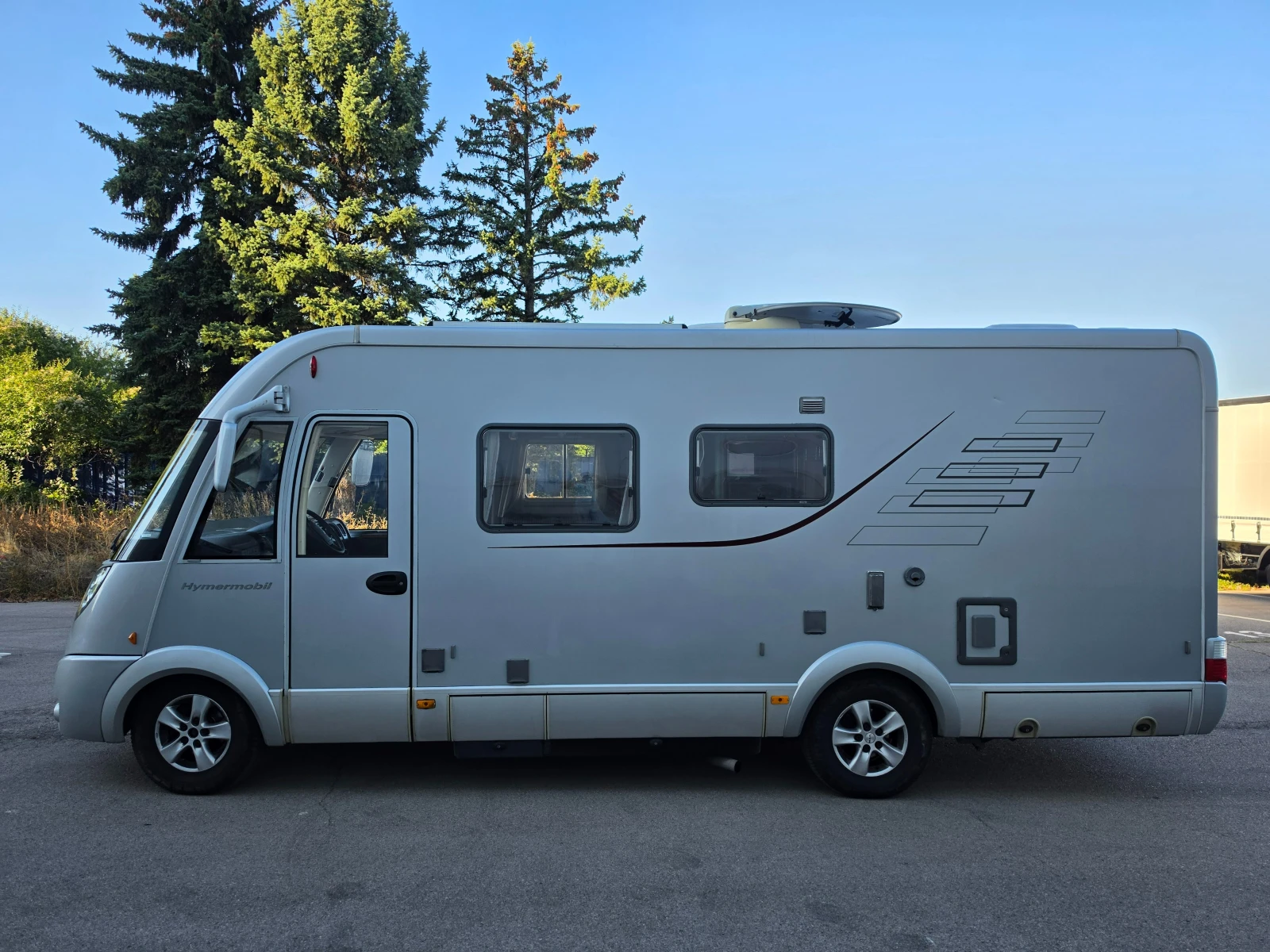 Кемпер HYMER / ERIBA, снимка 5 - Каравани и кемпери - 55987242