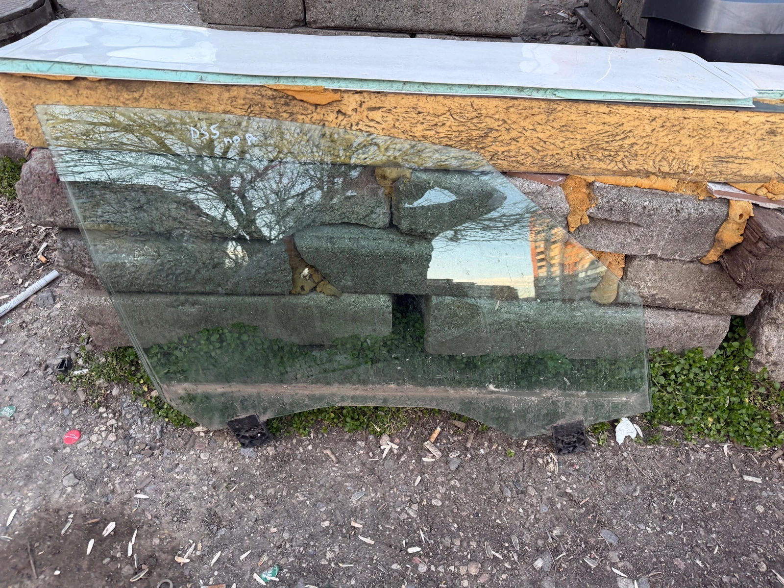 Citroen DS5 2013г предно дясно стъкло , снимка 2 - Части - 53881992