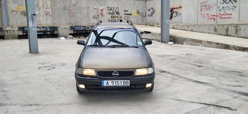 Opel Astra 1.6, снимка 1 - Автомобили и джипове - 47430317