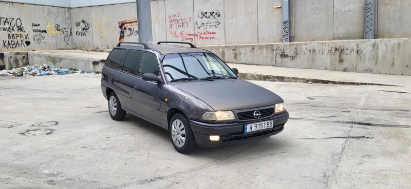 Opel Astra 1.6, снимка 5 - Автомобили и джипове - 47430317