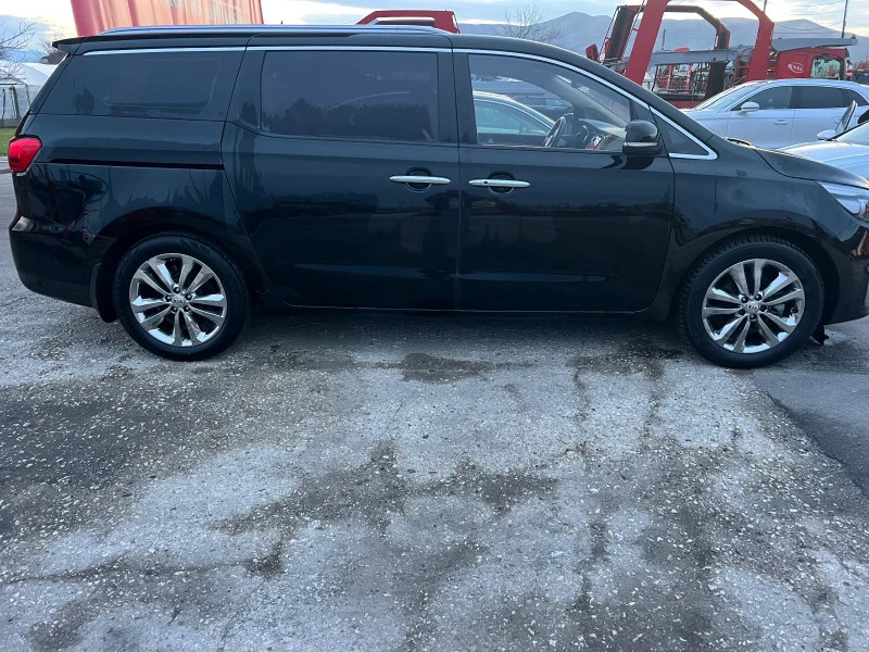 Kia Carnival 2.2 CRDI с ДДС 8+ 1 место, снимка 4 - Автомобили и джипове - 48540710