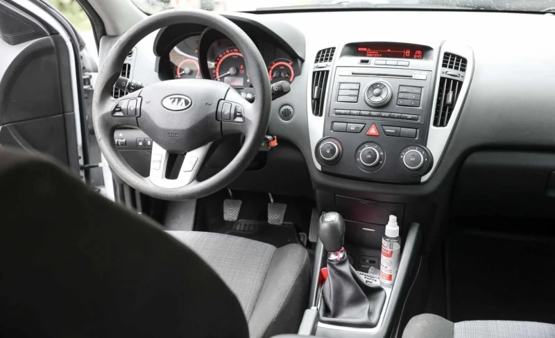 Kia Pro ceed, снимка 1 - Автомобили и джипове - 49611157