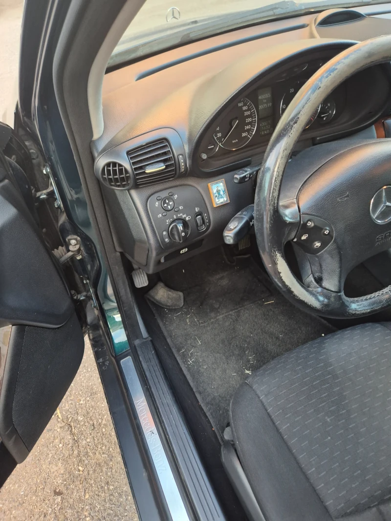 Mercedes-Benz C 220 Седан АВТОМАТ, снимка 8 - Автомобили и джипове - 52716618