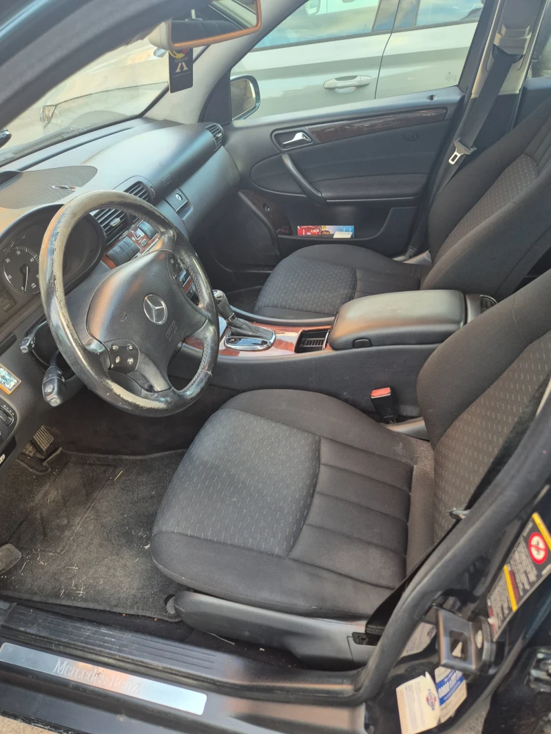Mercedes-Benz C 220 Седан АВТОМАТ, снимка 9 - Автомобили и джипове - 52716618