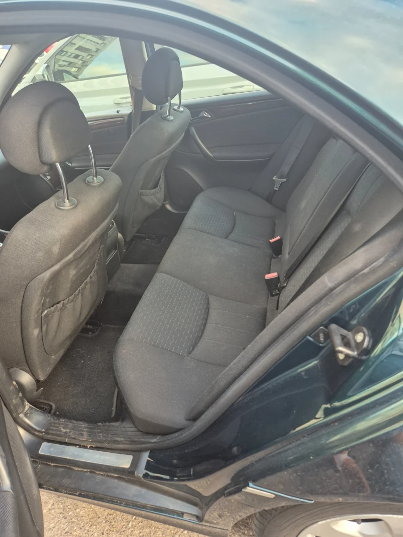 Mercedes-Benz C 220 Седан АВТОМАТ, снимка 11 - Автомобили и джипове - 52716618