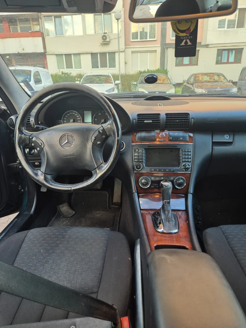 Mercedes-Benz C 220 Седан АВТОМАТ, снимка 10 - Автомобили и джипове - 52716618