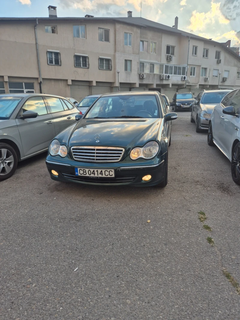 Mercedes-Benz C 220 Седан АВТОМАТ, снимка 4 - Автомобили и джипове - 52716618