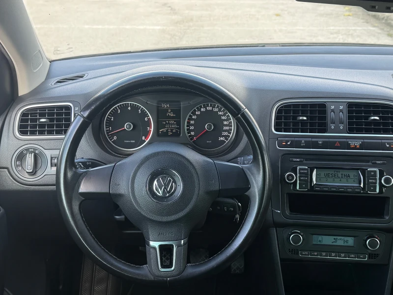 VW Polo 1.4 KLIMATRONIK, снимка 8 - Автомобили и джипове - 52001493