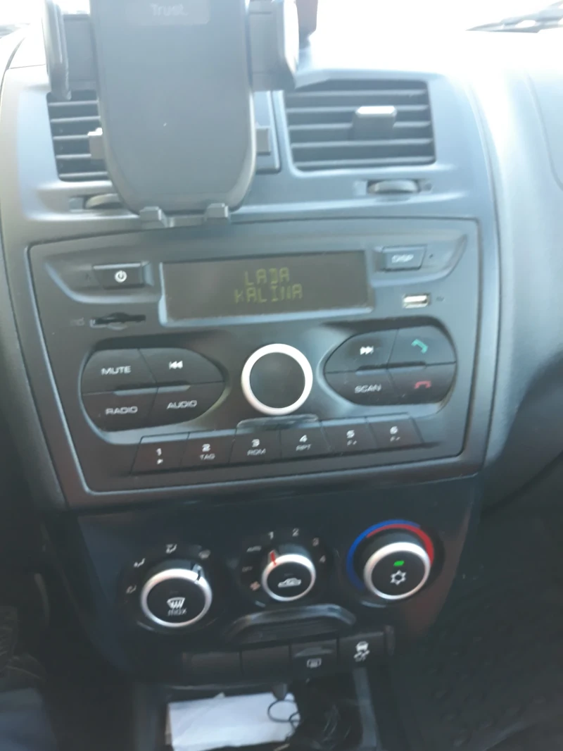 Lada Kalina, снимка 12 - Автомобили и джипове - 52430798