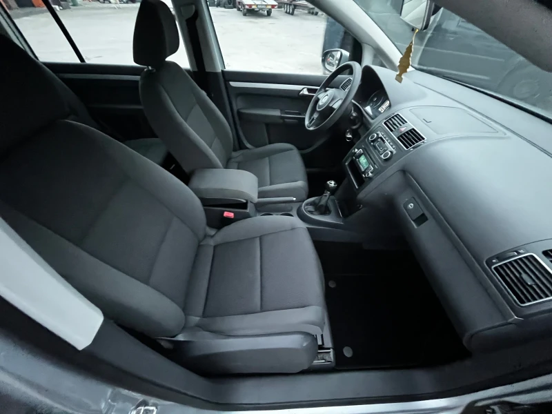 VW Touran 1.6TDI 105кс 6скорости, снимка 10 - Автомобили и джипове - 52875258