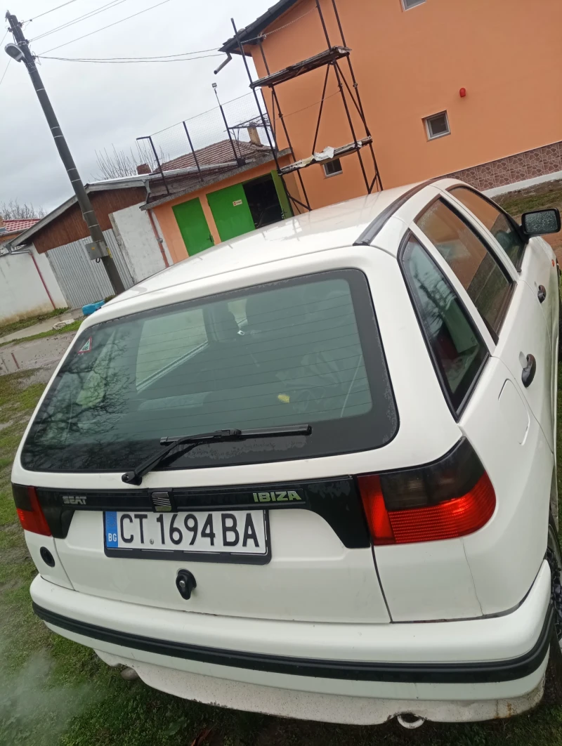Seat Ibiza 1.4, снимка 4 - Автомобили и джипове - 53214246