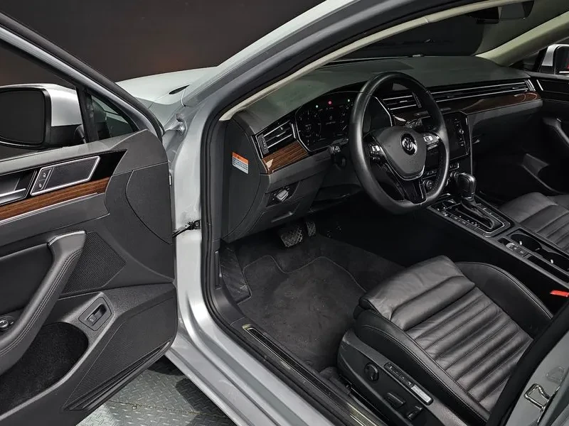 VW Passat 2.0 Tdi Premium - САМО 30% АВАНС, снимка 10 - Автомобили и джипове - 55483468