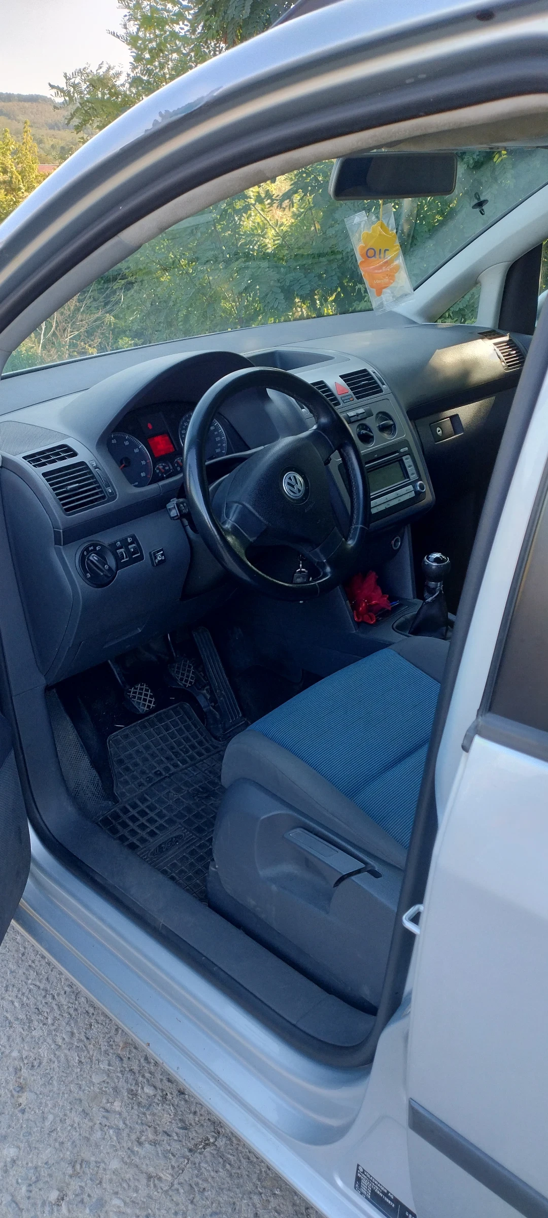 VW Touran 1.6 BSE. + LPG - изображение 2