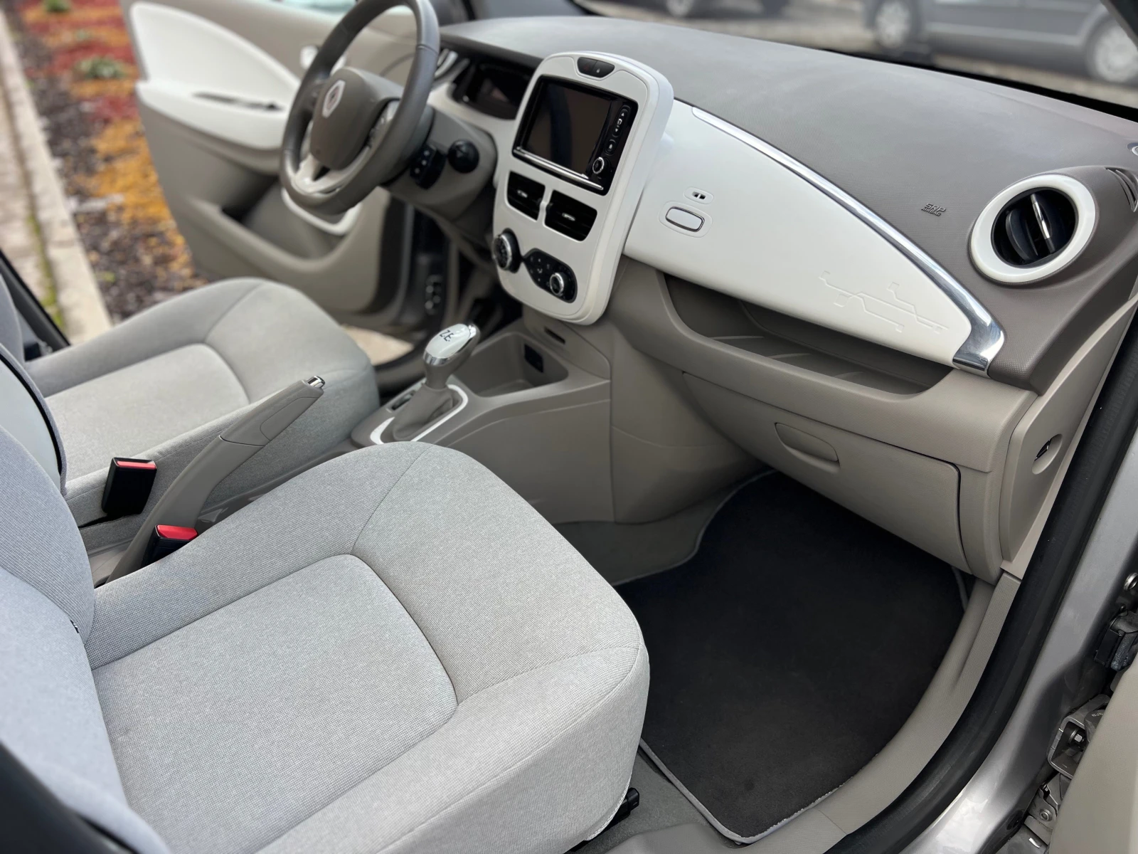 Renault Zoe, снимка 8 - Автомобили и джипове - 53894230
