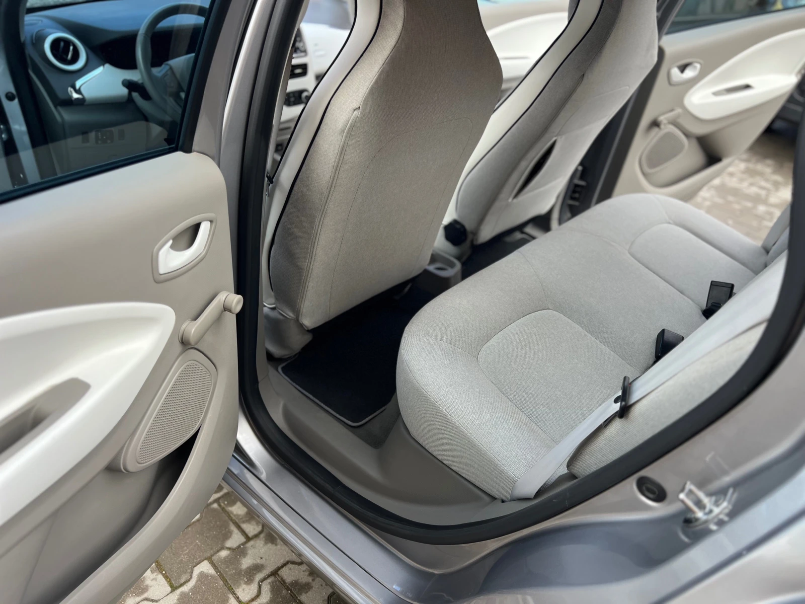 Renault Zoe, снимка 10 - Автомобили и джипове - 53894230