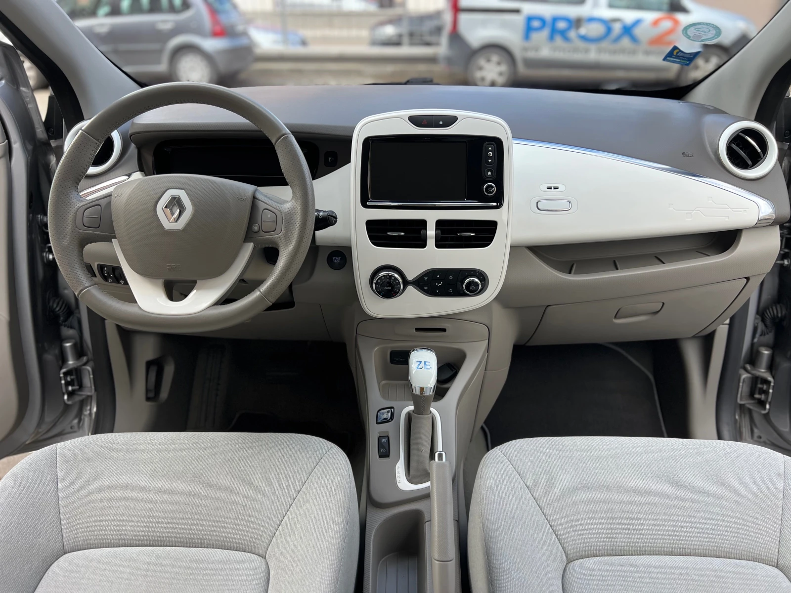 Renault Zoe, снимка 5 - Автомобили и джипове - 53894230