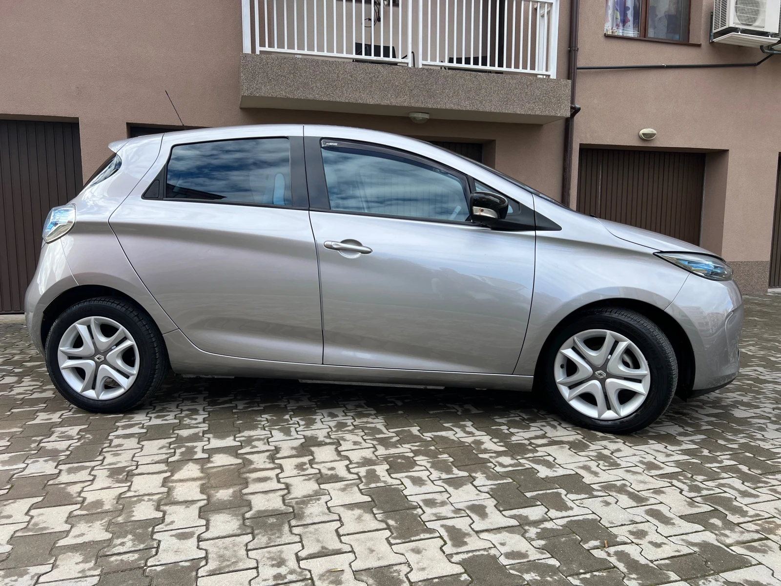 Renault Zoe, снимка 4 - Автомобили и джипове - 53894230