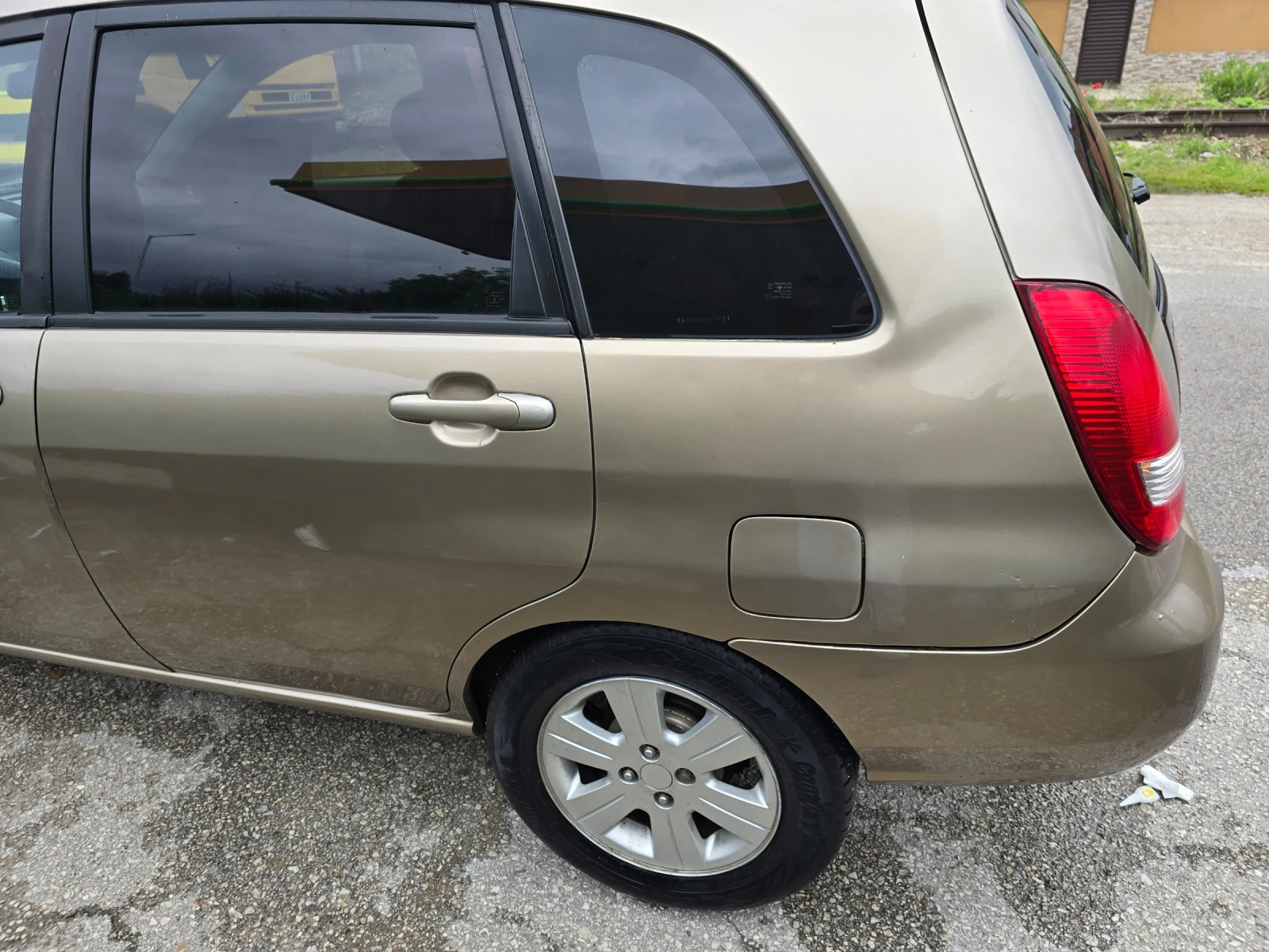 Suzuki Liana, снимка 6 - Автомобили и джипове - 54651201