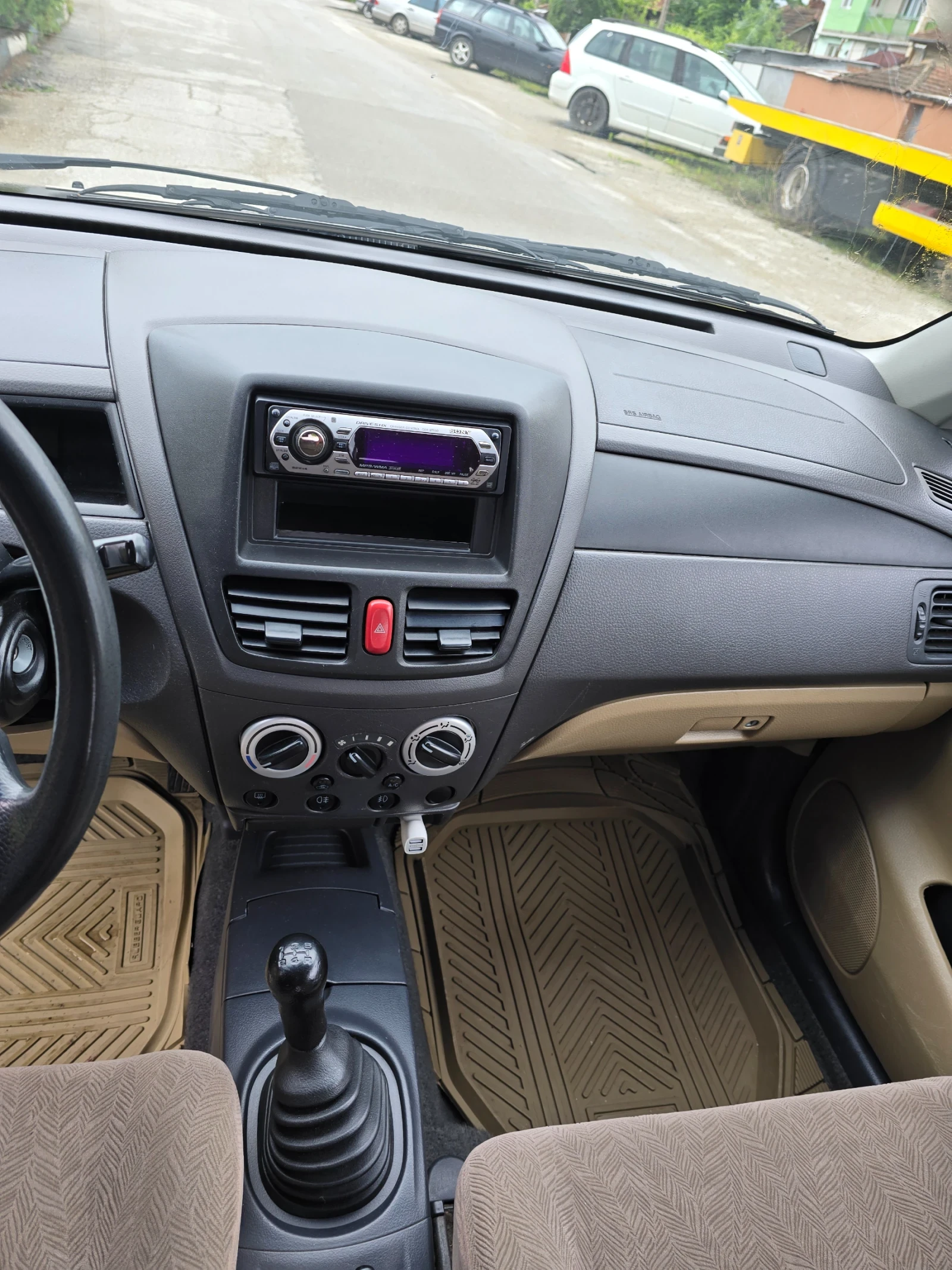 Suzuki Liana, снимка 17 - Автомобили и джипове - 54651201