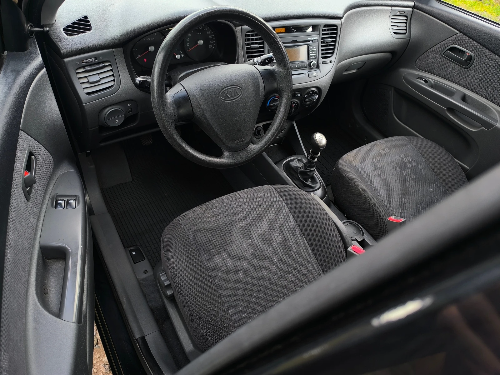 Kia Rio -1.4i-75кс-КЛИМАТИК-, снимка 9 - Автомобили и джипове - 54766396