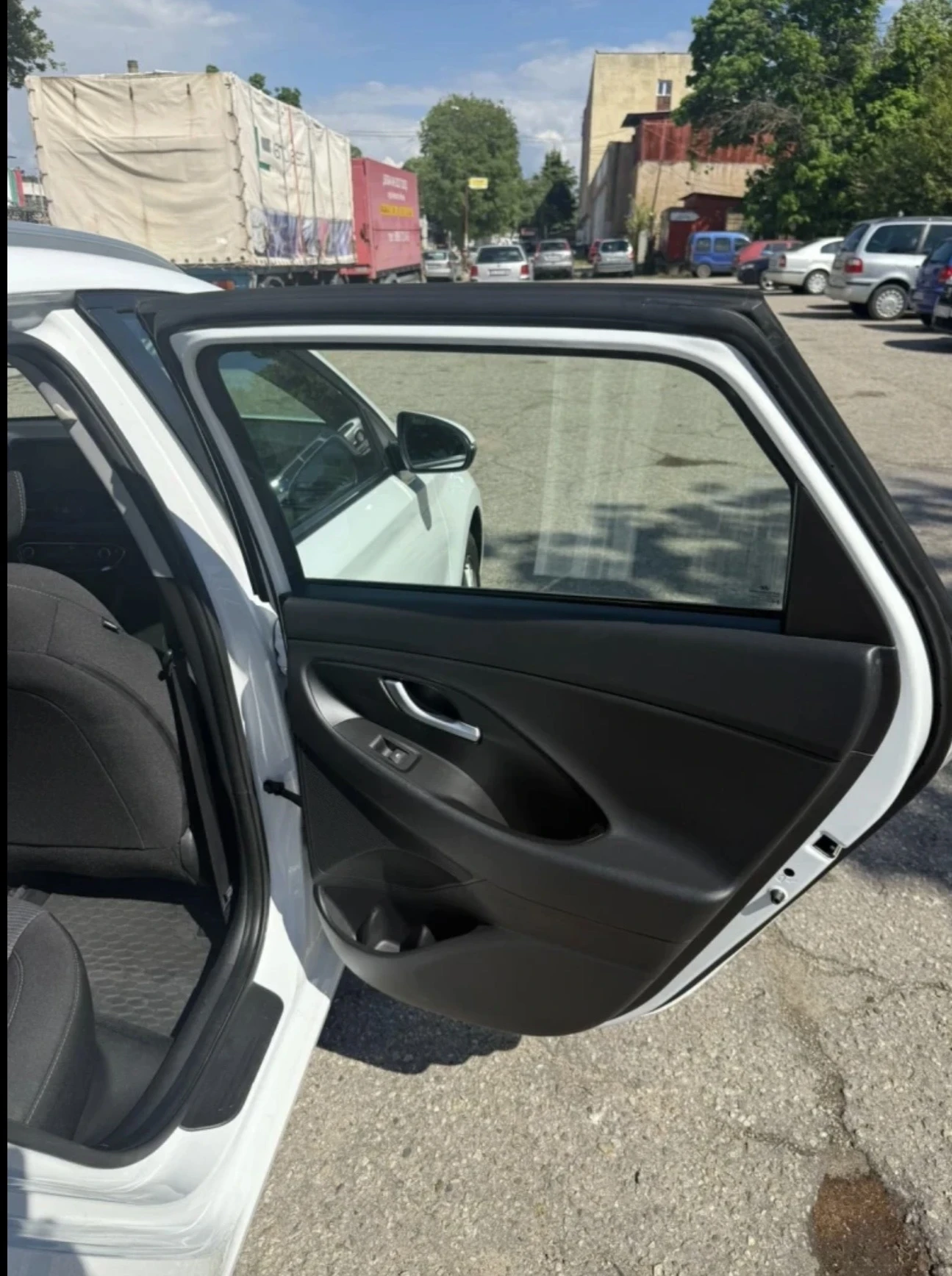 Hyundai I30 1.6 CRDI, снимка 8 - Автомобили и джипове - 54910558