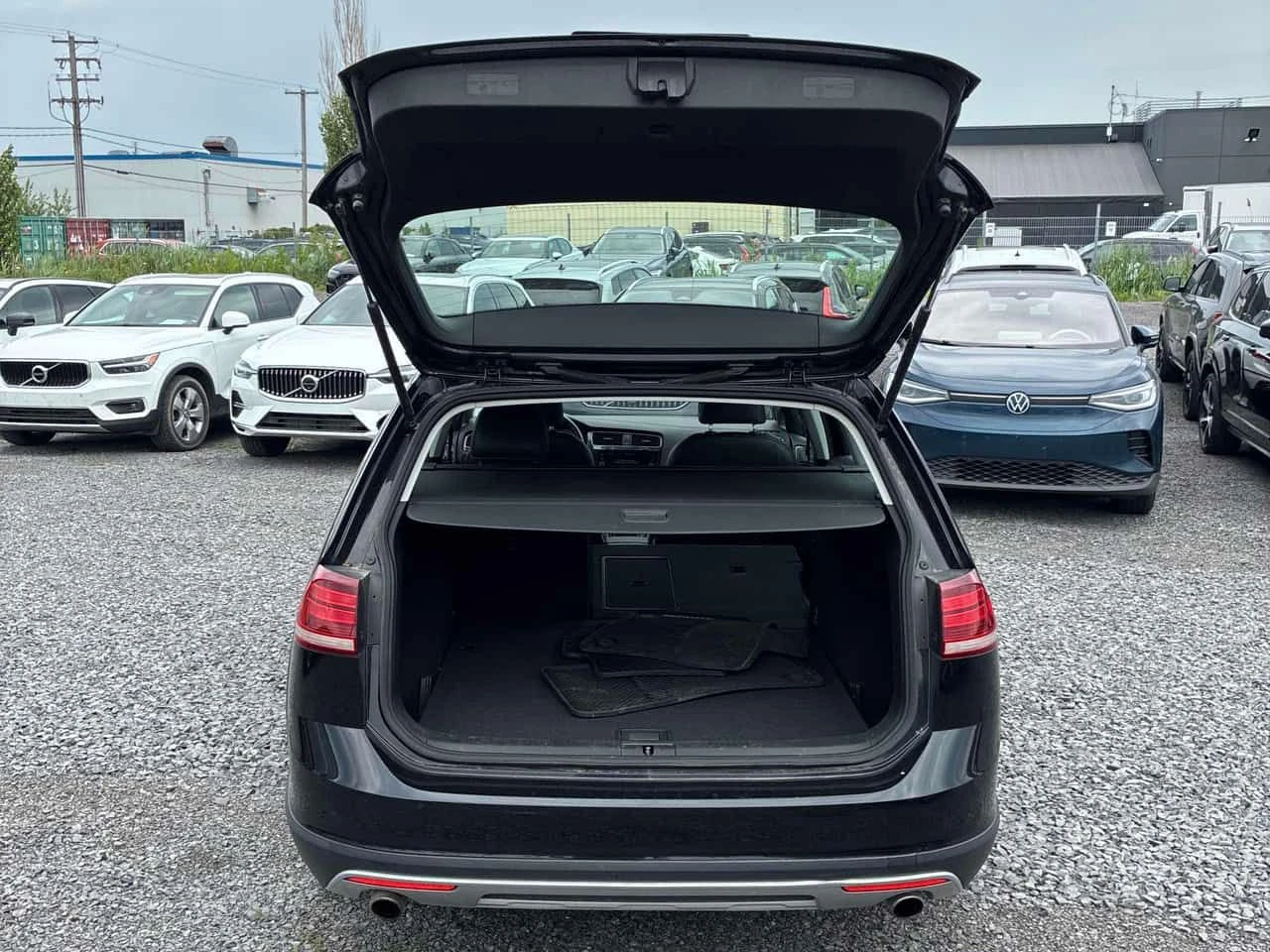 VW Alltrack * Manual * АВТОКРЕДИТ БЕЗ ПЪРВОНАЧАЛНА ВНОСКА* , снимка 11 - Автомобили и джипове - 55281242