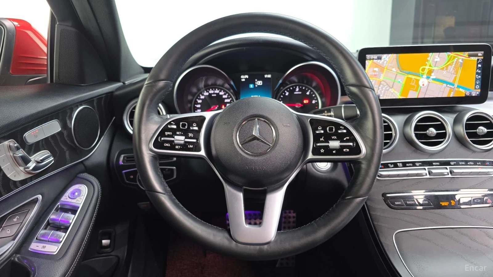 Mercedes-Benz C 220 4MATIC AMG* КОЖА* НАВИ* ПАНО* АВТОКРЕДИТ, снимка 12 - Автомобили и джипове - 55618823