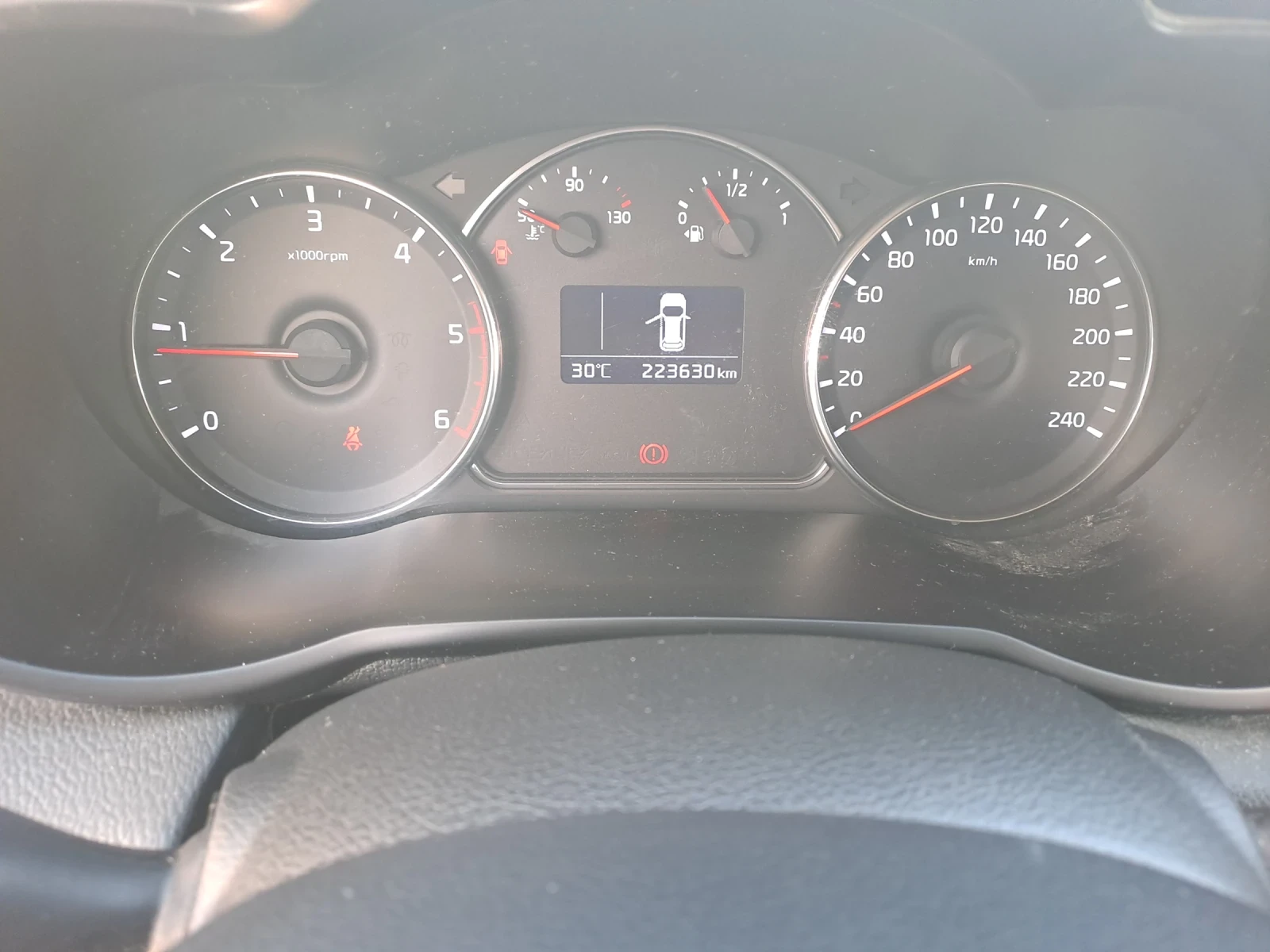 Kia Carens 1, 7CRDI, EVRO5B, LED, KLIMA, снимка 14 - Автомобили и джипове - 55665242