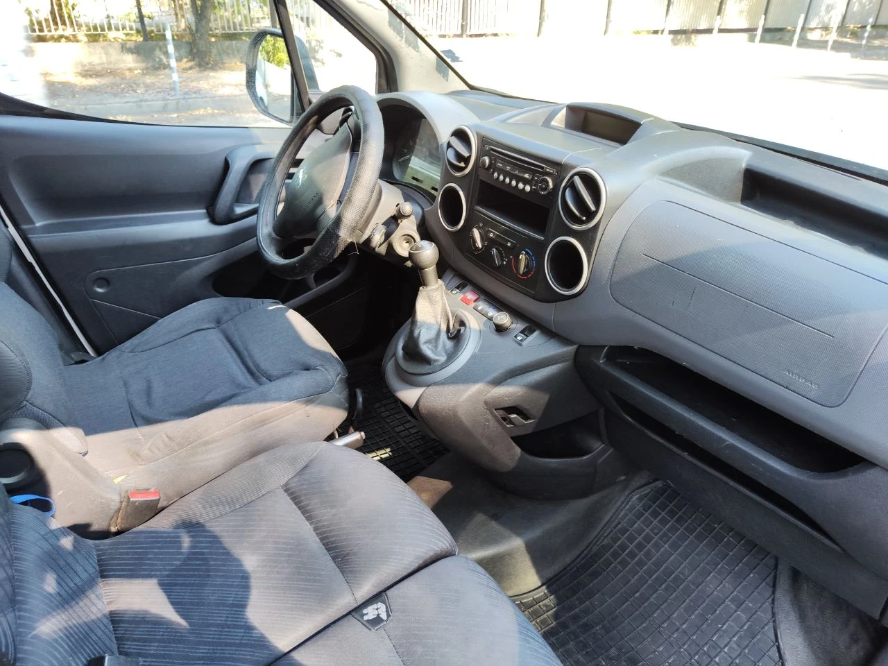 Peugeot Partner, снимка 11 - Автомобили и джипове - 55747837