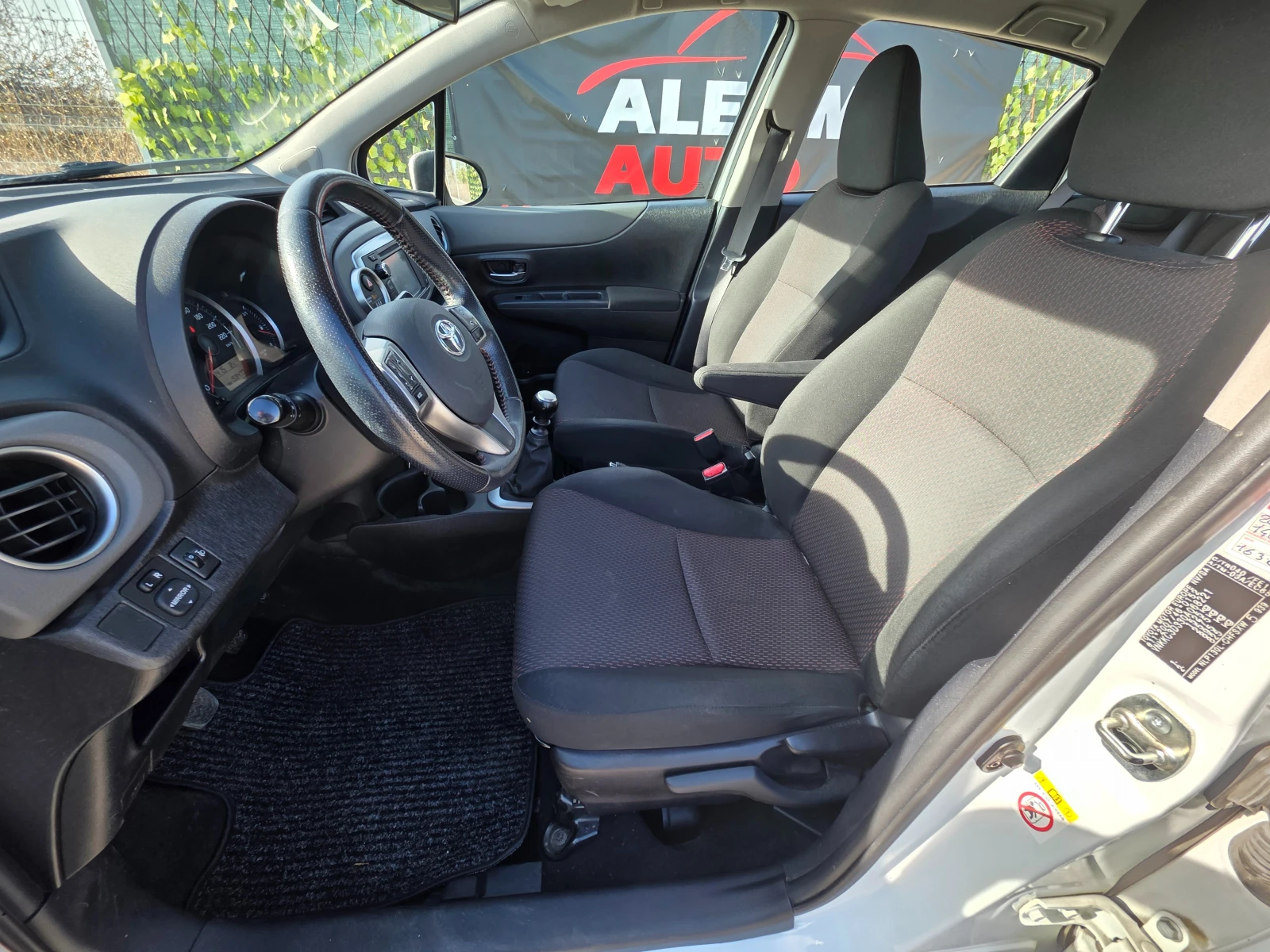 Toyota Yaris  III-1.4 D-4D, снимка 12 - Автомобили и джипове - 56621586