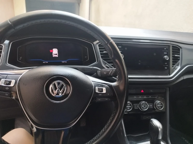 VW T-Roc, снимка 11 - Автомобили и джипове - 52338785