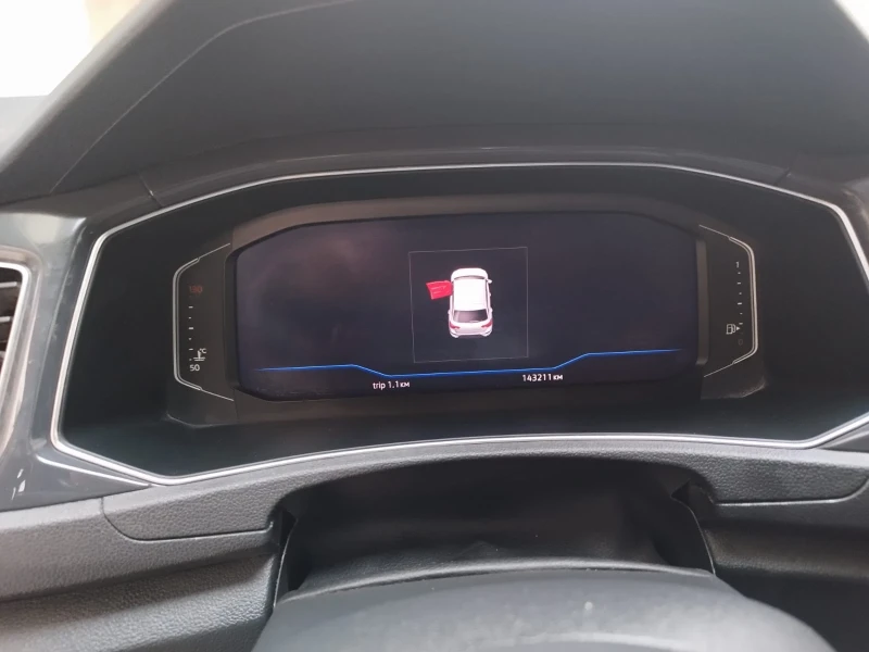 VW T-Roc, снимка 10 - Автомобили и джипове - 52338785