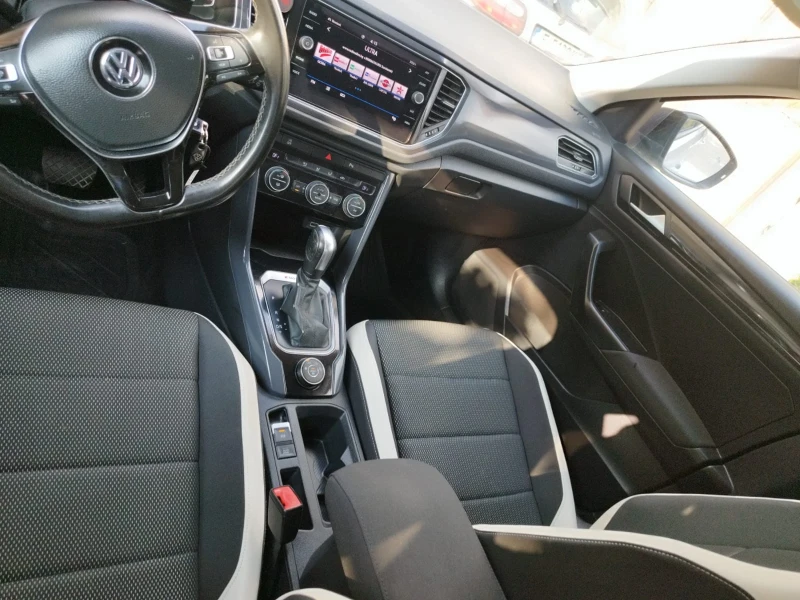 VW T-Roc, снимка 8 - Автомобили и джипове - 52338785