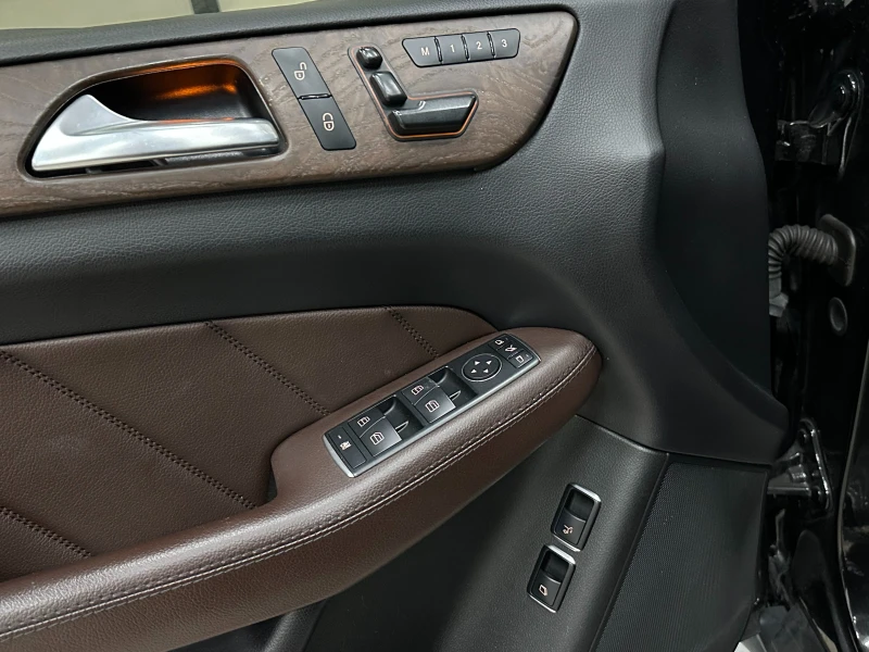 Mercedes-Benz GL 350 6+ 1 * МАСАЖ * ПОДГРЕВ * МЪРТВИ ТОЧКИ, снимка 14 - Автомобили и джипове - 53035963