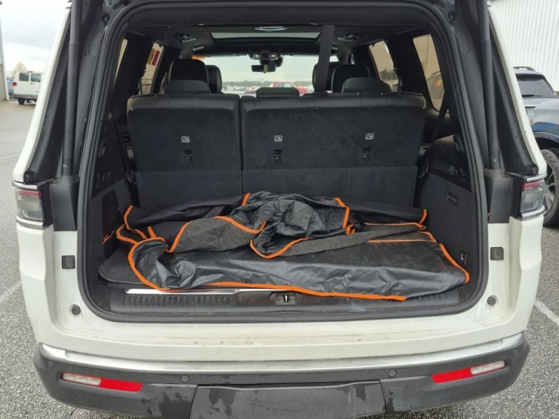 Jeep Grand Wagoneer 6.4L * SERIES III * Full * CARFAX * , снимка 13 - Автомобили и джипове - 53439850