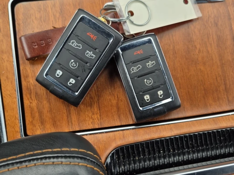 Jeep Grand Wagoneer 6.4L * SERIES III * Full * CARFAX * , снимка 12 - Автомобили и джипове - 53439850