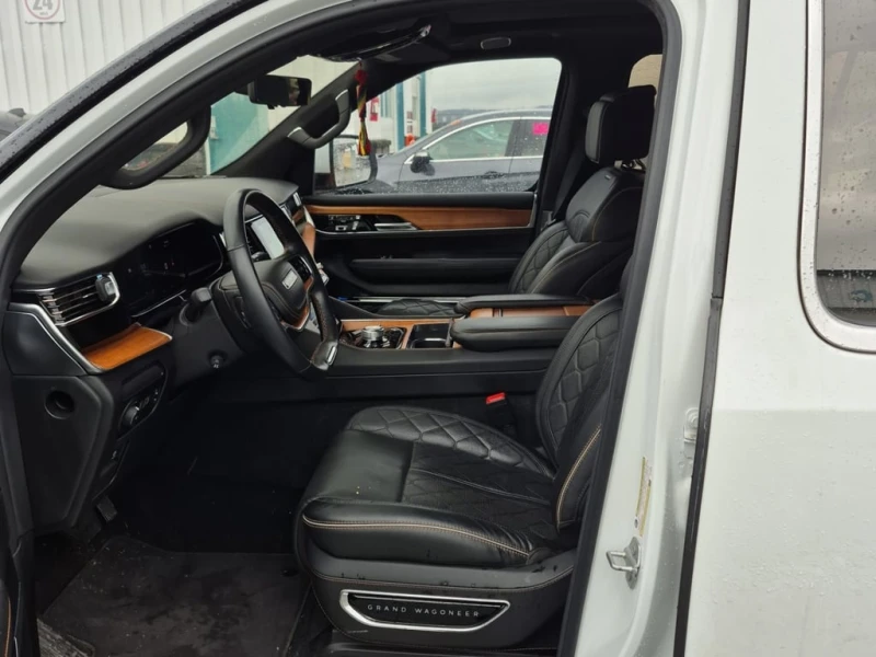 Jeep Grand Wagoneer 6.4L * SERIES III * Full * CARFAX * , снимка 8 - Автомобили и джипове - 53439850