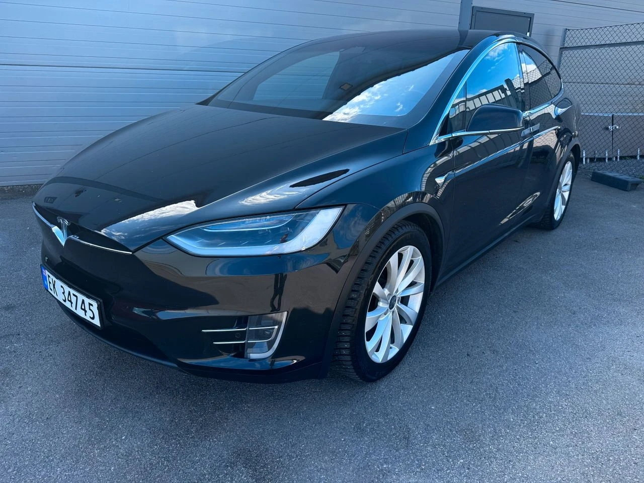 Tesla Model X  - изображение 3
