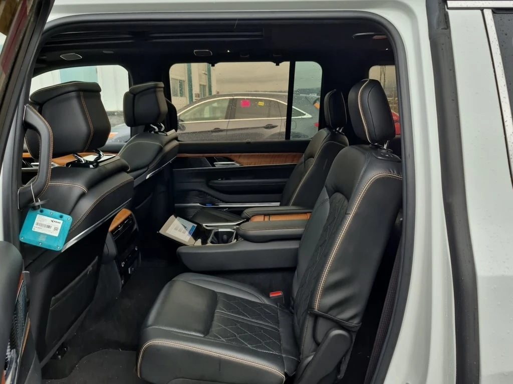 Jeep Grand Wagoneer 6.4L * SERIES III * Full * CARFAX *  - изображение 9