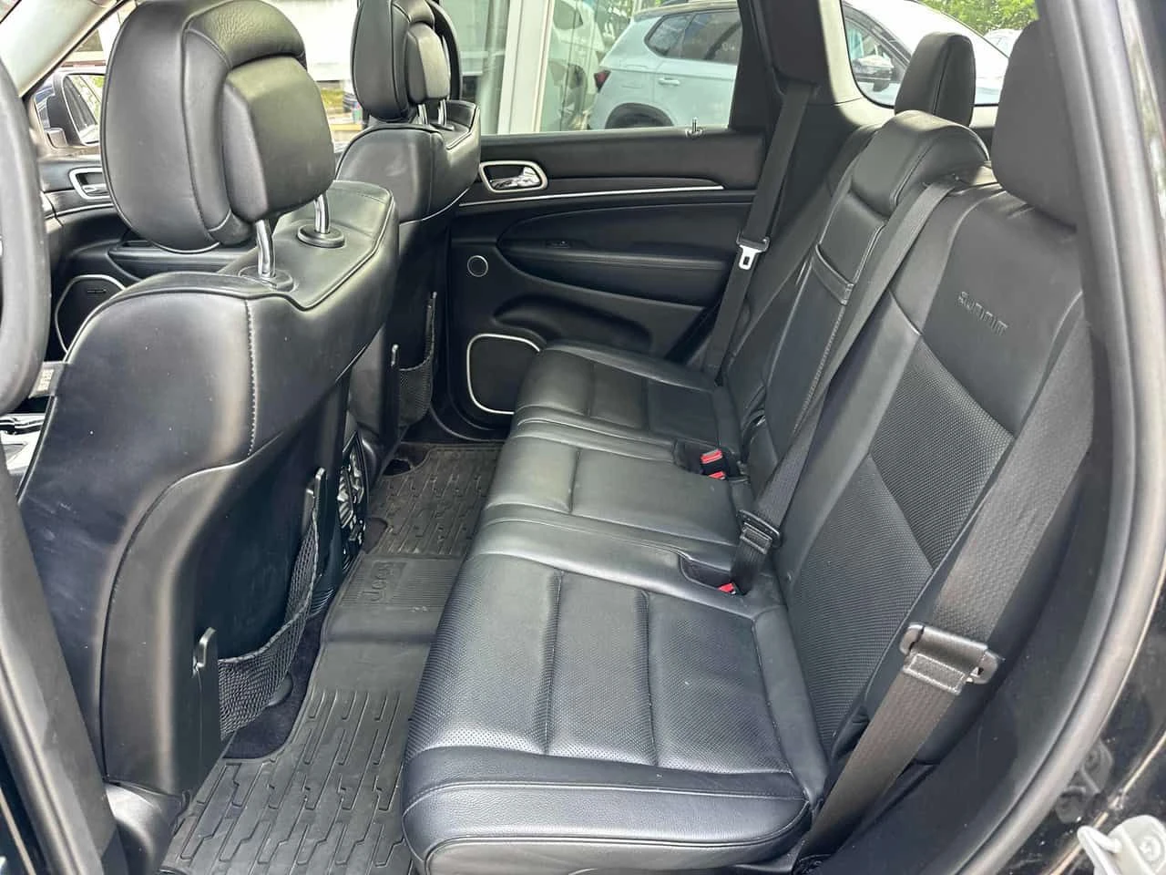 Jeep Grand cherokee * Summit * ДИСТРОНИК * ВЪЗДУХ * H/K, снимка 10 - Автомобили и джипове - 55424369