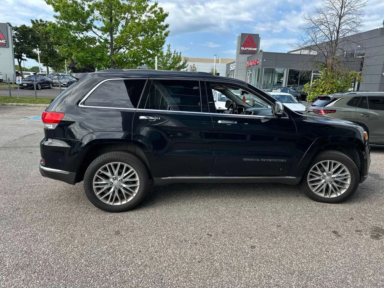 Jeep Grand cherokee * Summit * ДИСТРОНИК * ВЪЗДУХ * H/K, снимка 3 - Автомобили и джипове - 55424369