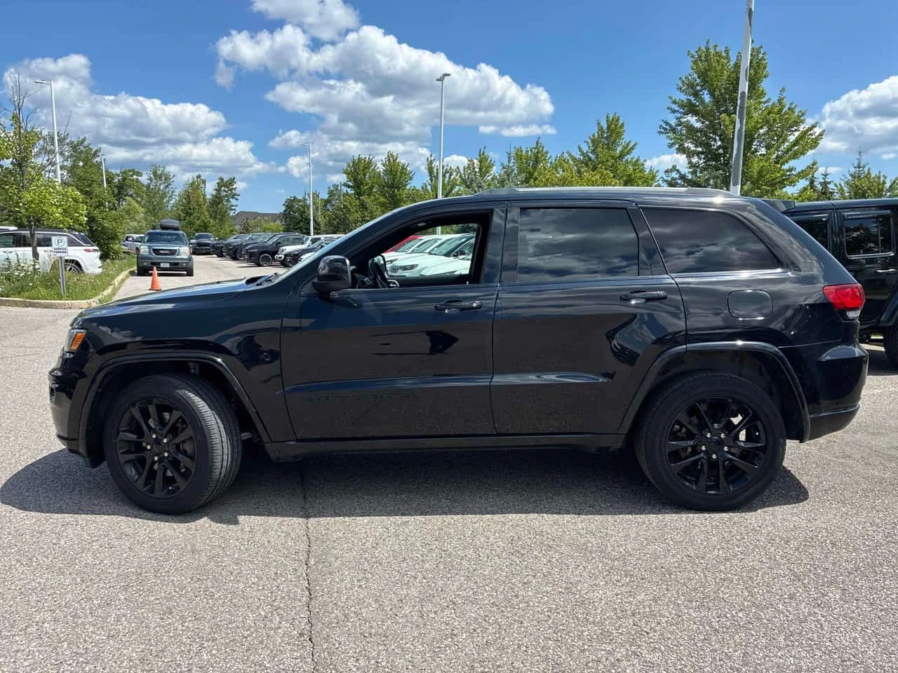 Jeep Grand cherokee Altitude | АВТОКРЕДИТ БЕЗ ПЪРВОНАЧАЛНА ВНОСКА | , снимка 2 - Автомобили и джипове - 55531250