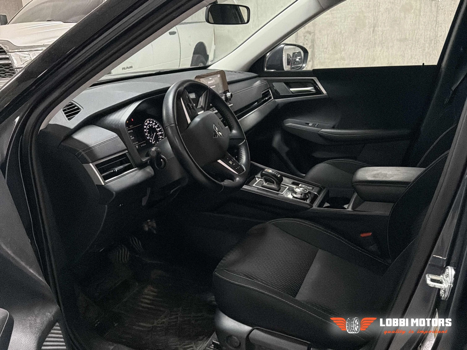 Mitsubishi Outlander, снимка 5 - Автомобили и джипове - 56113702